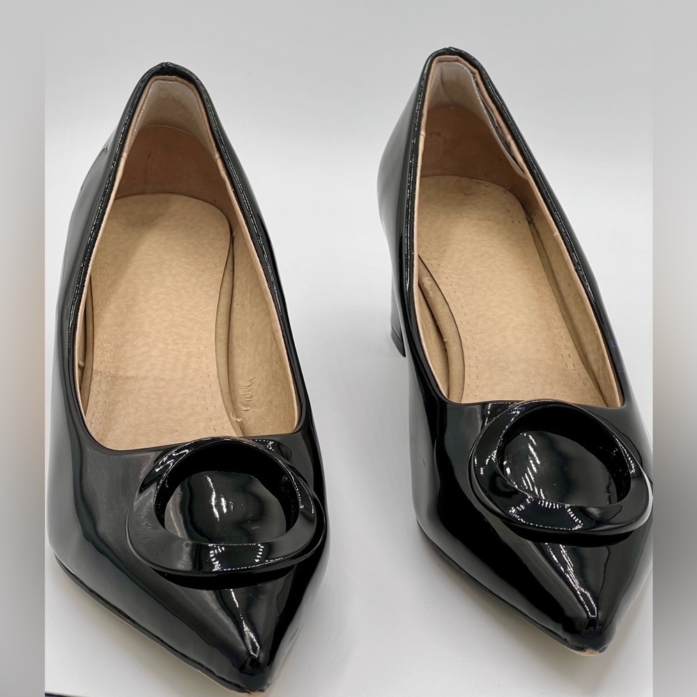 Vero Cuoio Italian patent leather pumps pointy toe size 7.5